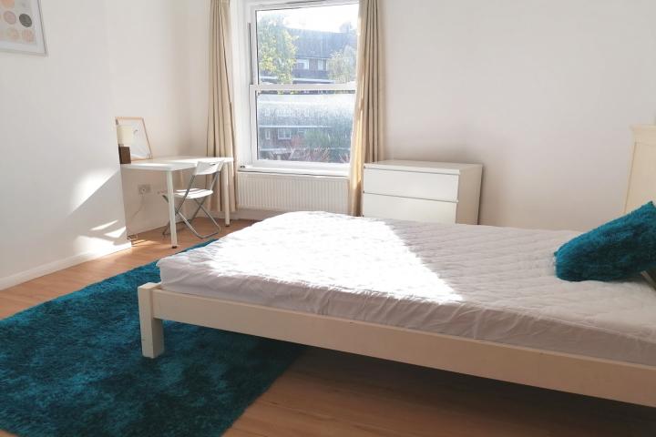 Spacious and bright three bedroom flat in a small purpose built block Cowper House Browning Street , Elephant and Castle